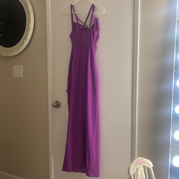 Elliatt purple event evening gown dress Size XS never worn adjustable straps - Picture 3 of 7